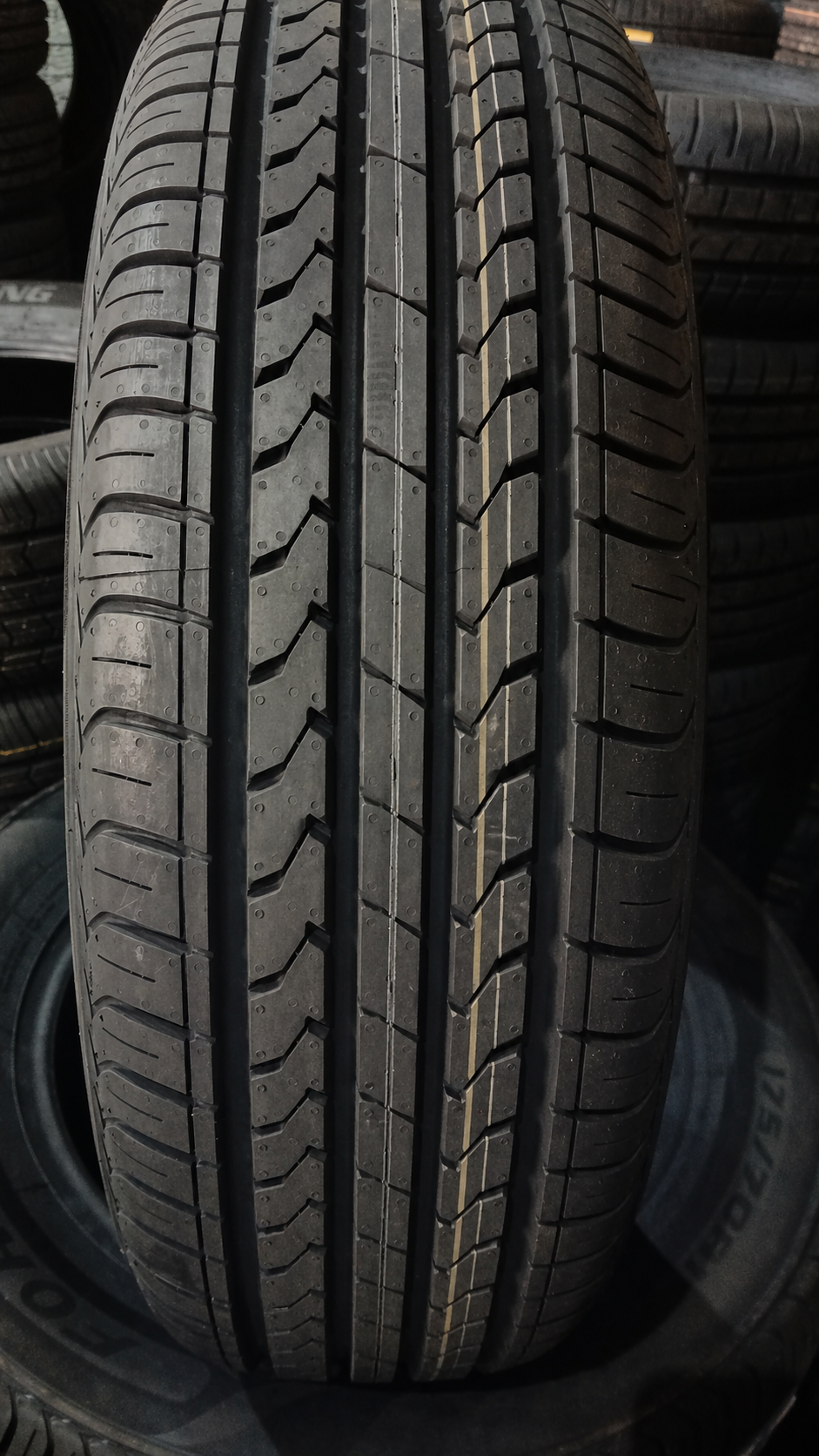 Neumático 165/70 R13